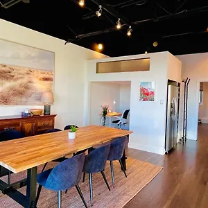 Apartment Sunny Penthouse On 17th Ave, 1 Bedroom, 1 Loft Bed With Ladder, 1 Sofa Bed, Sleeps 6, Downtown Calgary